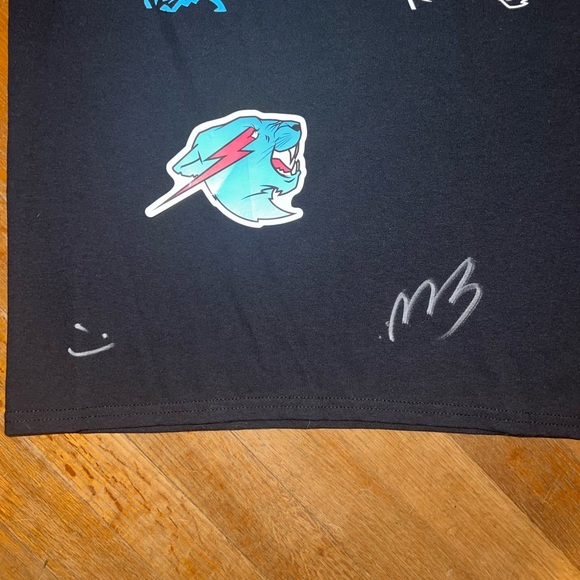 $1,000,000 MrBeast signed shirt - Picture 3 of 3